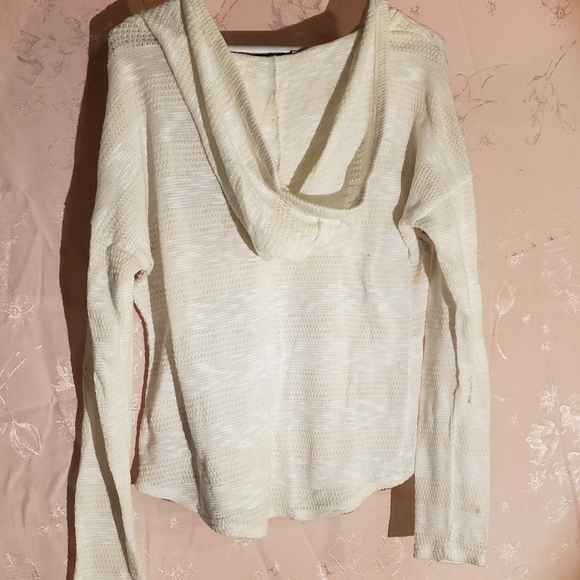 Patterned Pull Over w/hood - Picture 3 of 3